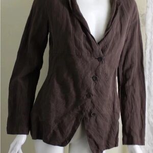 Elegant Cotton and Linen Blazer great detailing
64% Cotton
24% Linen
8% Metal